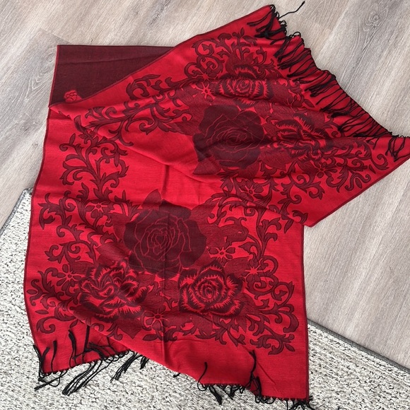 Beautiful 🧣 like new red and black roses 🌹🥀pashmina - Picture 4 of 4